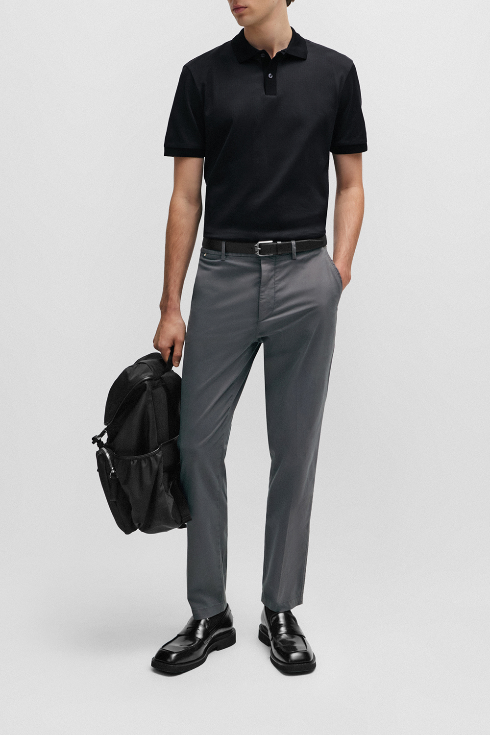 תמונת כל הלוק של חולצת פולו קצרה